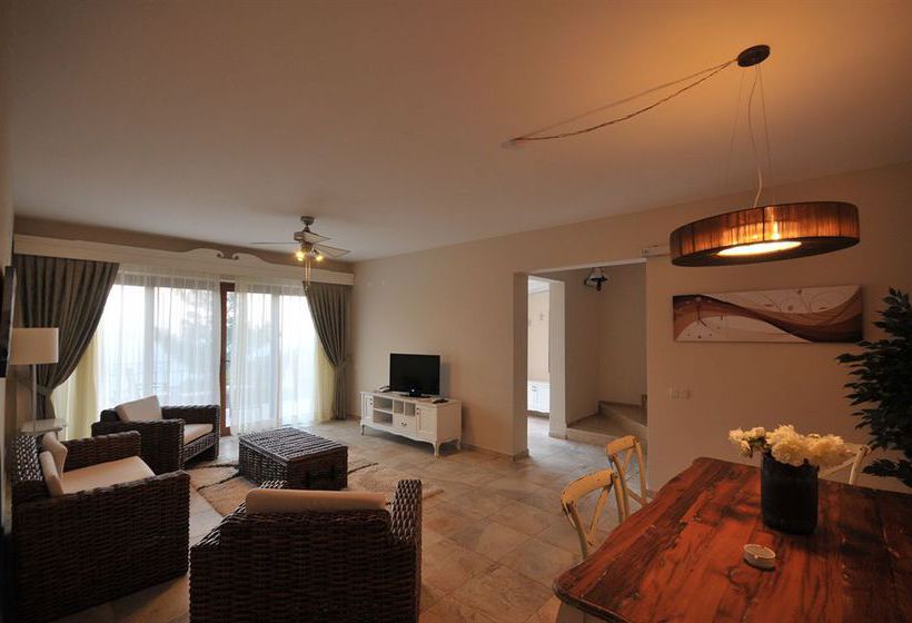 Отель Amos Boutique Villa