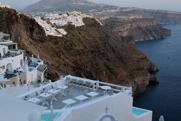 هتل Aqua Luxury Suites