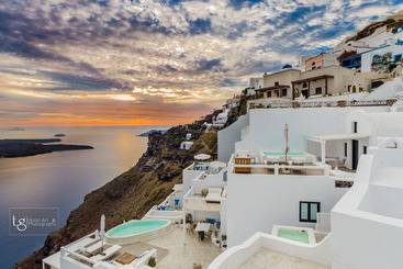 هتل Aqua Luxury Suites