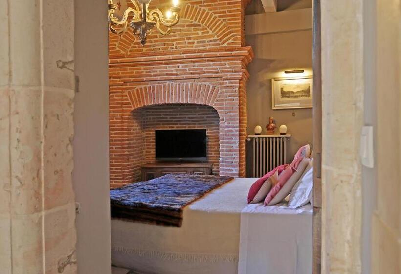 هتل Chambres D Hôtes La Tour Sainte Cécile