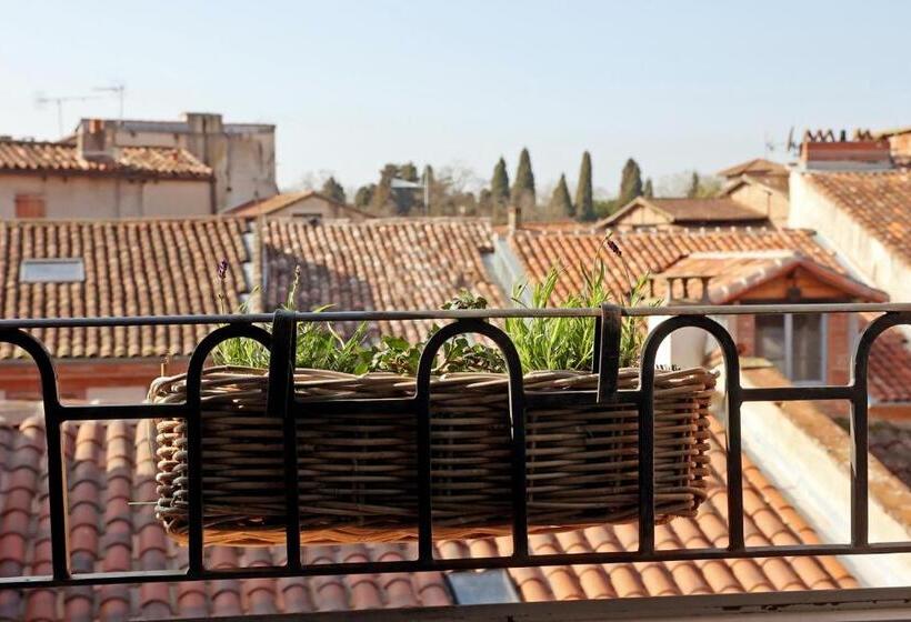 هتل Chambres D Hôtes La Tour Sainte Cécile