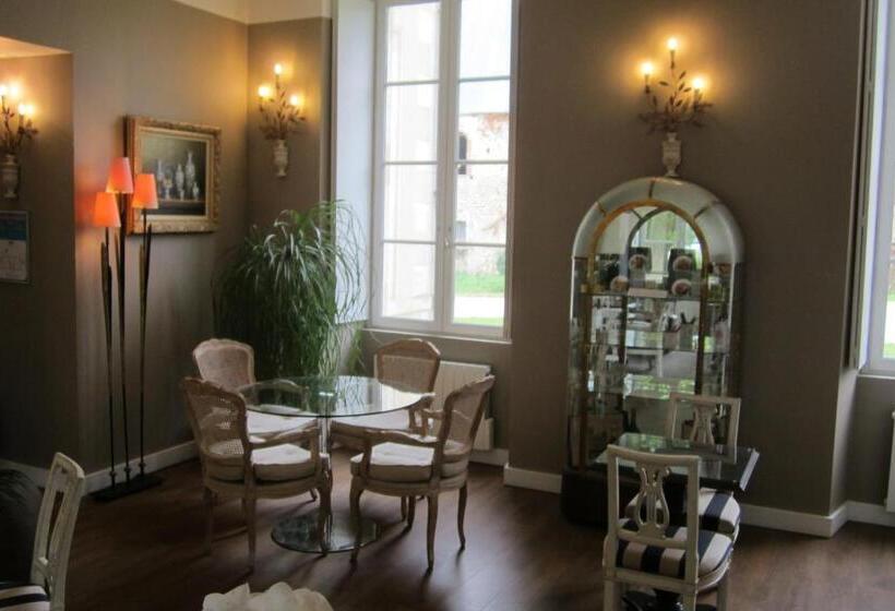 فندق Château De Lazenay   Résidence Hôtelière