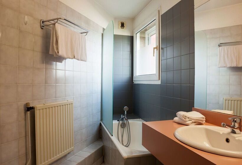 ホテル Kyriad Direct Rennes Ouest