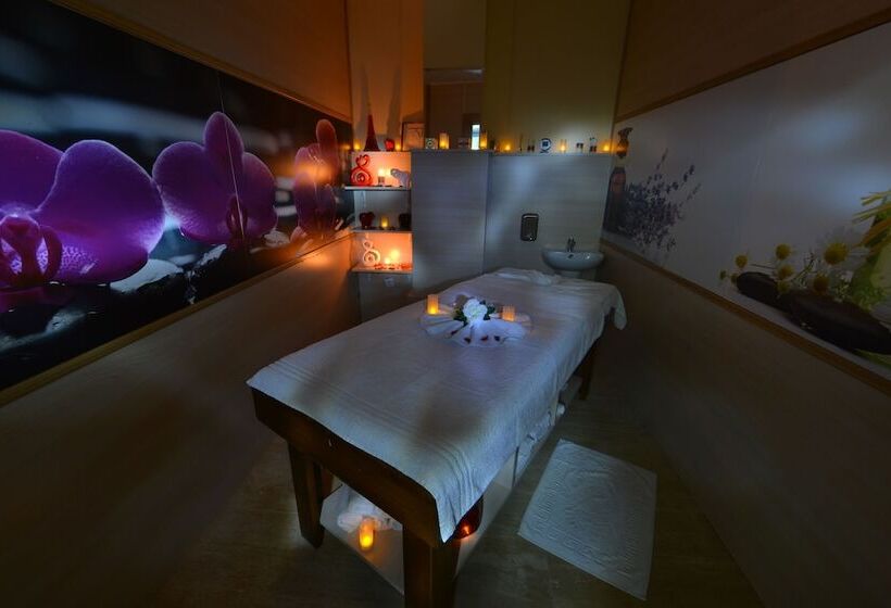 The Time Hotel Old City