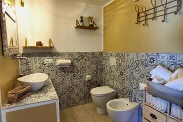 تختخواب و صبحانه Antica Villa Colonica