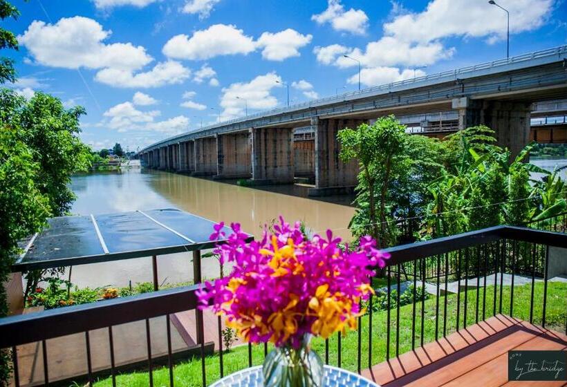 تختخواب و صبحانه Home By The Bridge