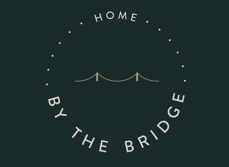تختخواب و صبحانه Home By The Bridge