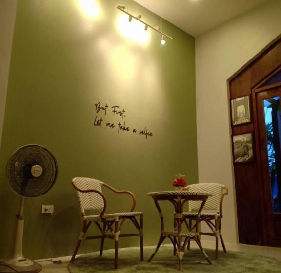 تختخواب و صبحانه Home By The Bridge