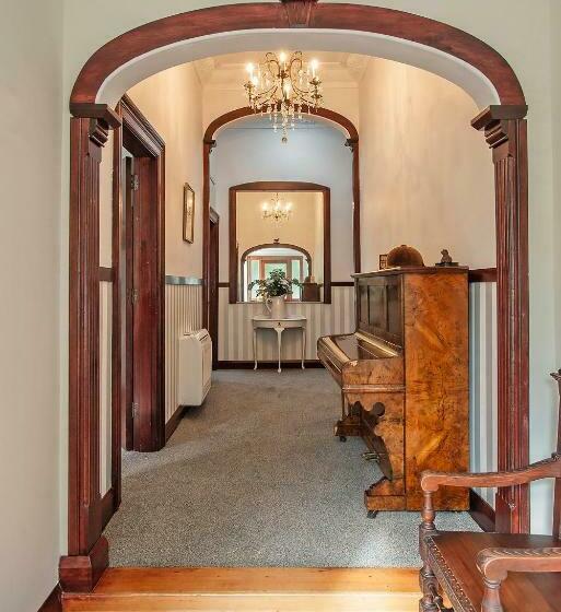 Bed and Breakfast Pepper Tree Villa