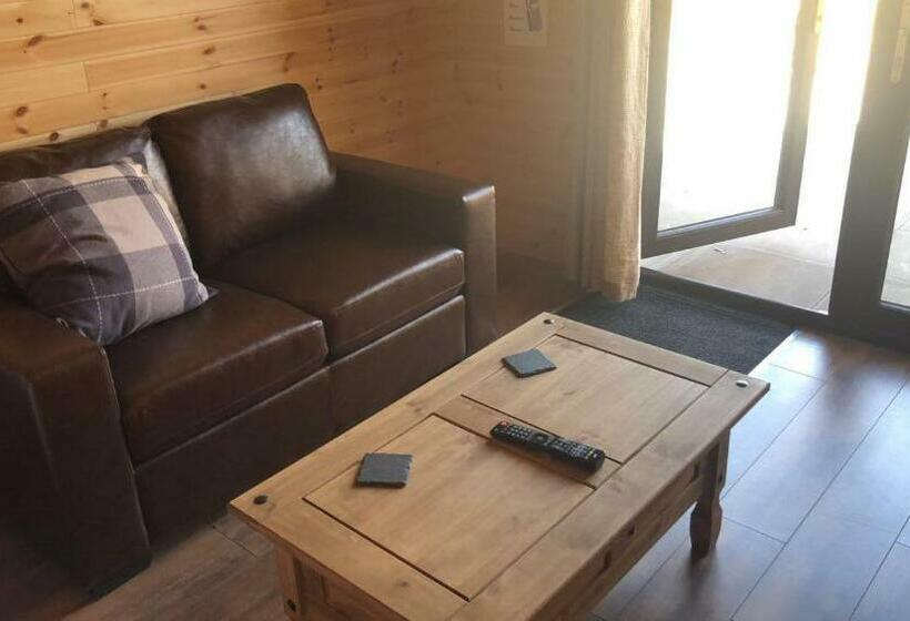 Отель Superior Glamping Pod With Hot Tub