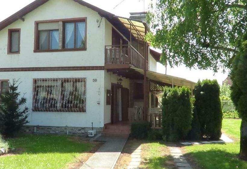بنسيون Agancs Vendégház