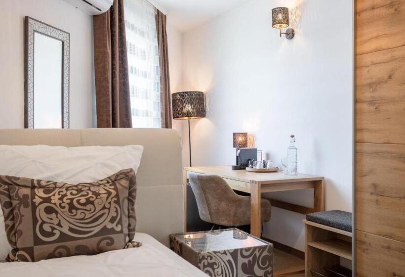 پانسیون Casa Plus