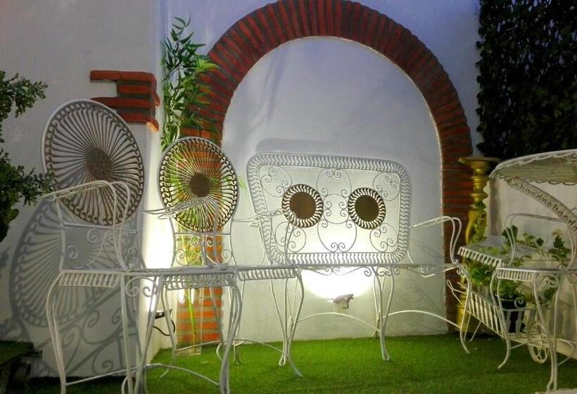 پانسیون Império Romano Guest House