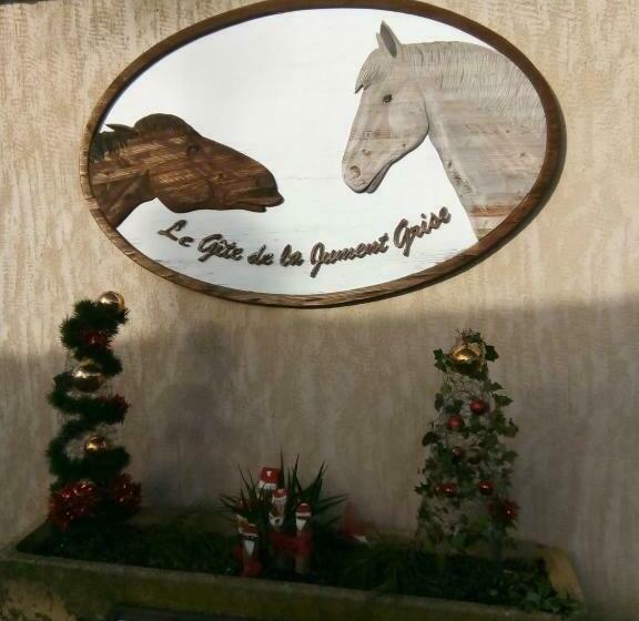 مبيت وإفطار Chambre D’hôtes La Jument Grise