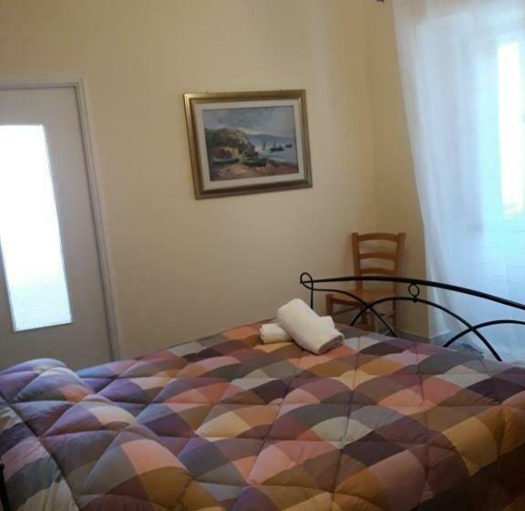 تختخواب و صبحانه L Antico Faro