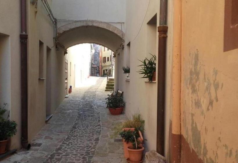 تختخواب و صبحانه L Antico Faro