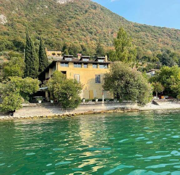 L Oleandro Sul Lago D Iseo B&b