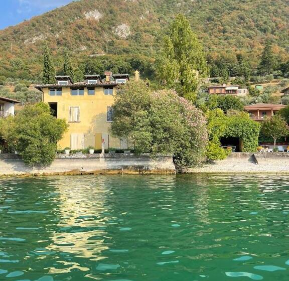 L Oleandro Sul Lago D Iseo B&b