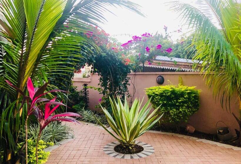 پانسیون Cozy House