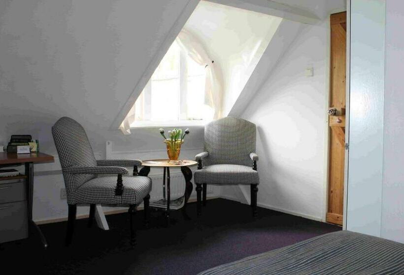 پانسیون Ustawi