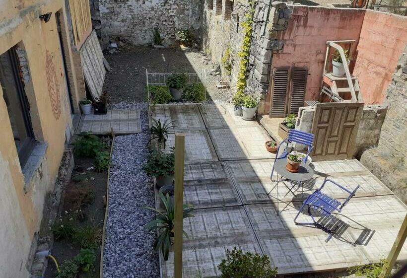 بنسيون L Eglantine