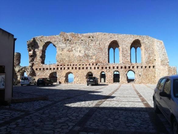 تختخواب و صبحانه Al Castello