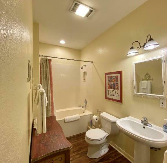Bed and Breakfast Comal Inn
