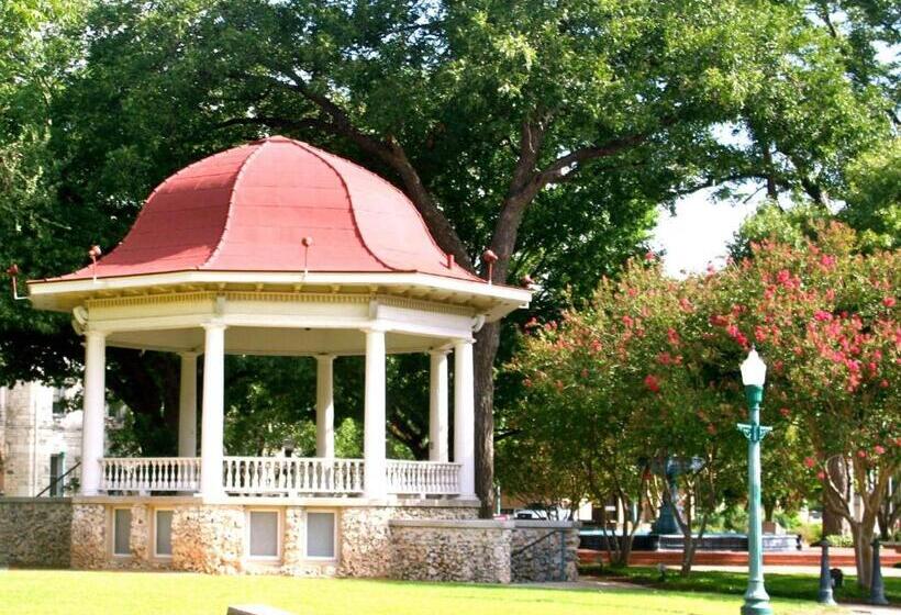 Bed and Breakfast Comal Inn