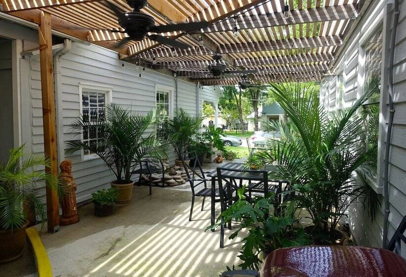 Bed and Breakfast Comal Inn