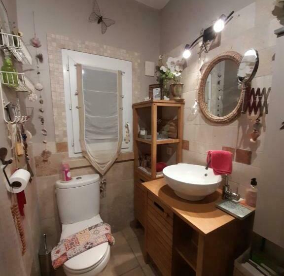 住宿加早餐  Cocon Provençal   T1 25m2   Sdb   Terrasse Privée & Accès Piscine à Saint Chamas