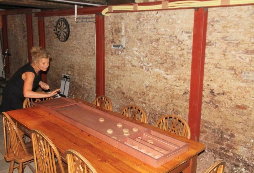 צימר Top Notch Apartment Along Canal In Historic Centre