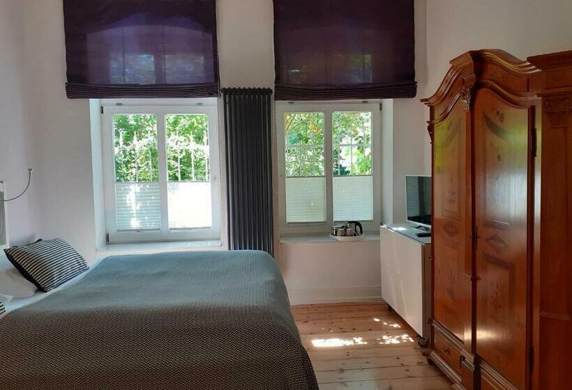 بنسيون Villa Friedenstraße 11