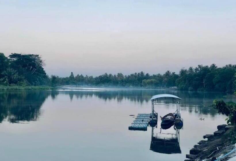 تختخواب و صبحانه Baantia Chomtawan