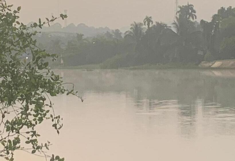 تختخواب و صبحانه Baantia Chomtawan