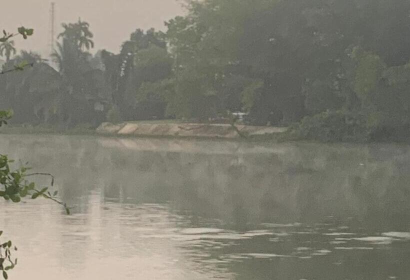 تختخواب و صبحانه Baantia Chomtawan