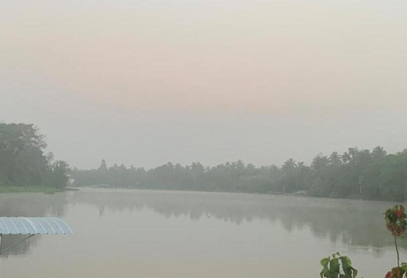 تختخواب و صبحانه Baantia Chomtawan