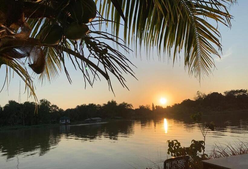 تختخواب و صبحانه Baantia Chomtawan