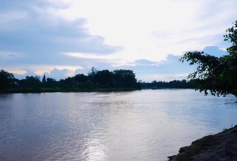تختخواب و صبحانه Baantia Chomtawan