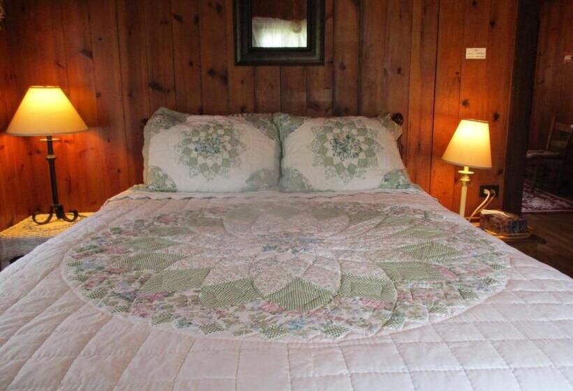 ホテル The Best! Gorgeous Cabin W Antiques For 2, Near Princeton  I 77