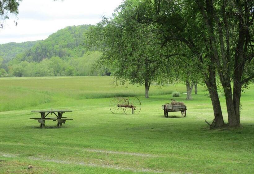 Отель The Best! Gorgeous Cabin W Antiques For 2, Near Princeton I 77