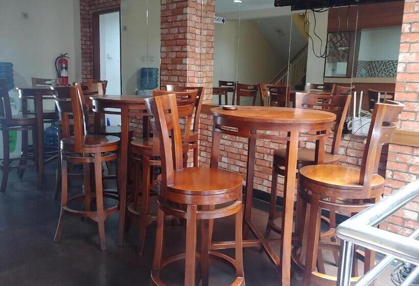 هتل Oyo 90492 Papi Inn Guesthouse