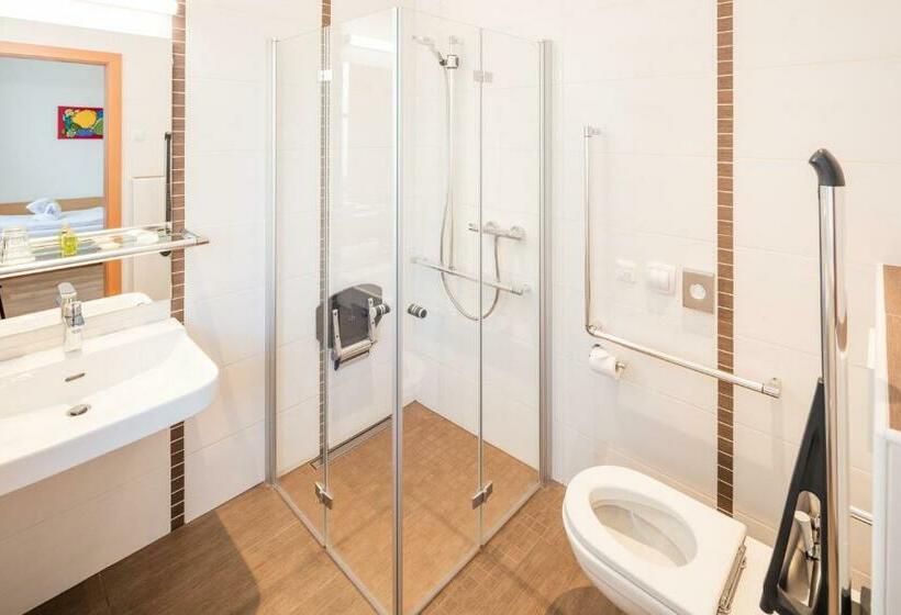 فندق Gasthaus Pension Zum Lustigen Steirer