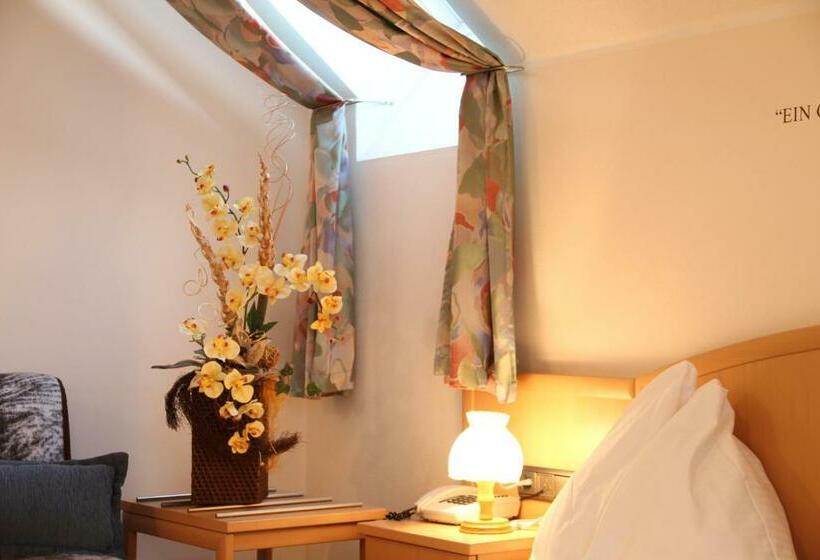 فندق Gasthaus Pension Zum Lustigen Steirer