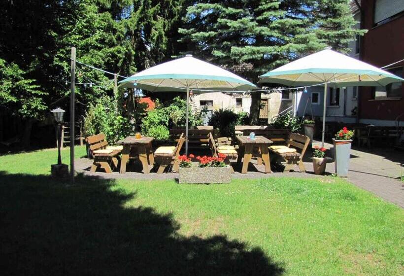 ホテル Unter Den Kastanien