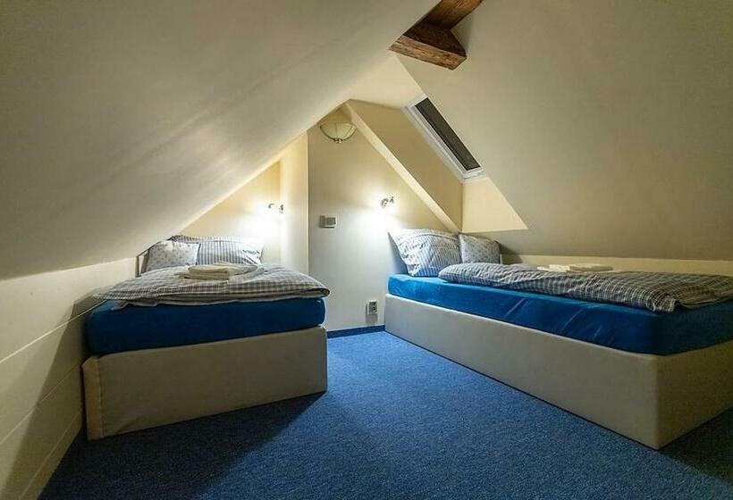 بنسيون Stará škola