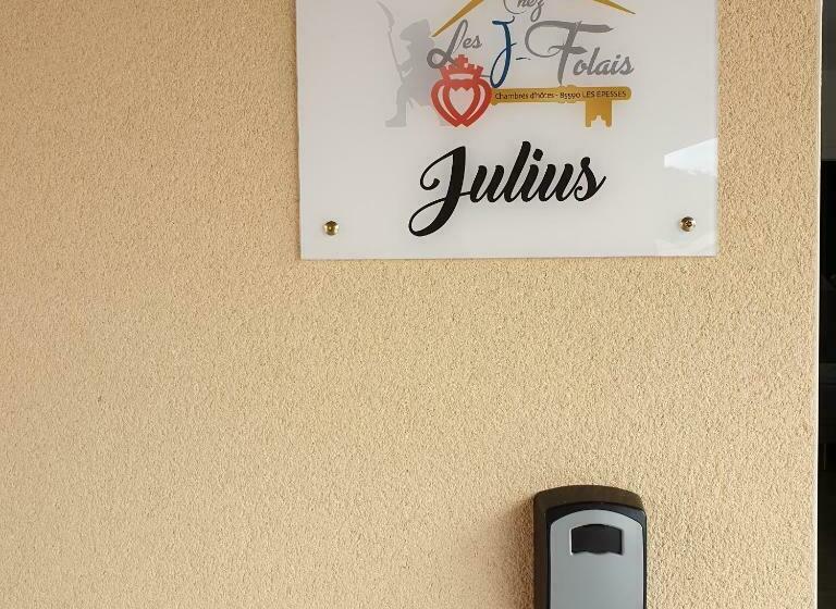 تختخواب و صبحانه Chez Les J Folais   3 Kms Puy Dufou   Les Epesses