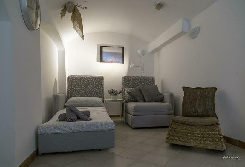 مبيت وإفطار La Casetta Di Isotta