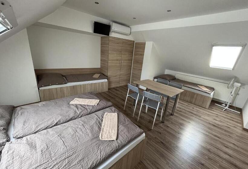 تختخواب و صبحانه Sunny Apartman