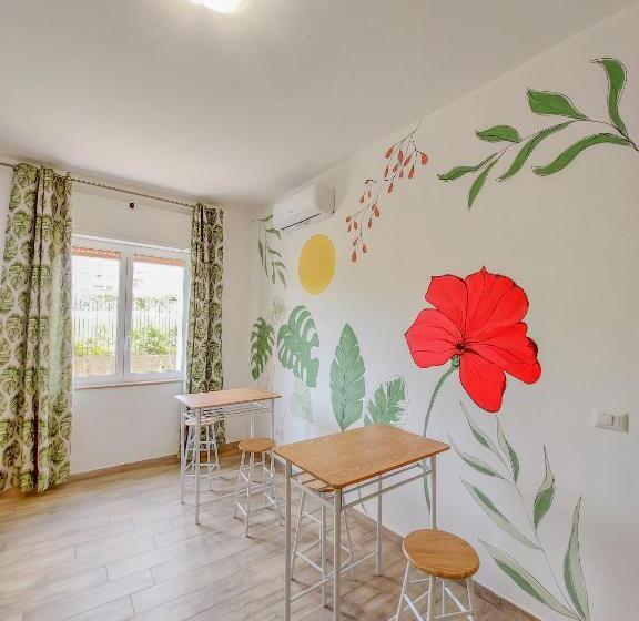 پانسیون Metro Guest House