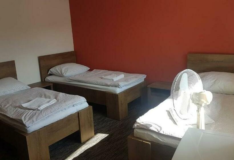 פנסיון Penzion Quattro